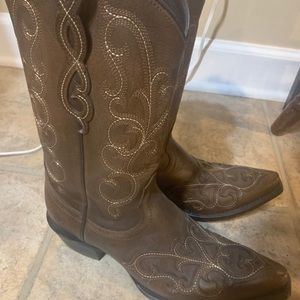 Ariat women’s cowboy boots